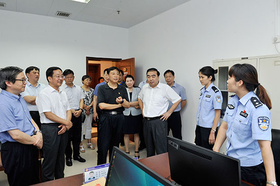 省人大常委会视察郑州法检两院工作