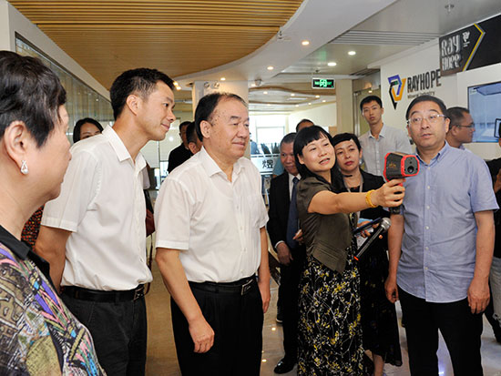 省人大常委会调研组来郑州开展专题调研