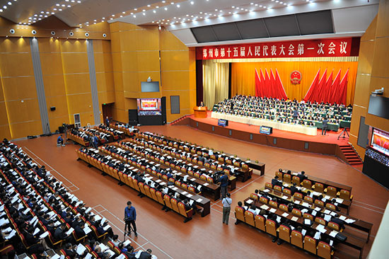 市十五届人大一次会议举行第二次全体会议——听取市人大常委会工作报告及“两院”工作报告