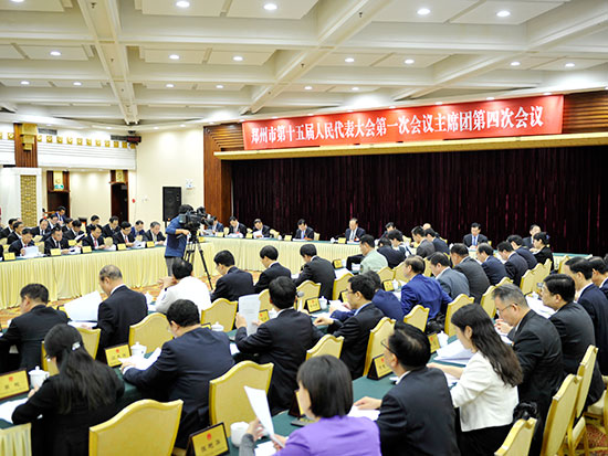 市十五届人大一次会议主席团举行第四次会议