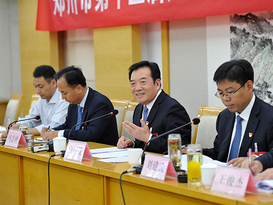 市人大常委会主任白红战参加新郑代表团审议