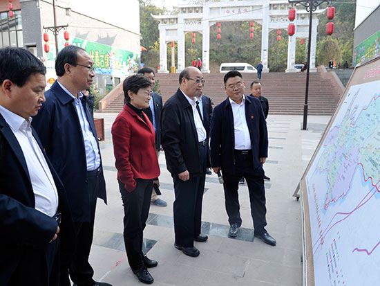 市人大常委会主任胡荃到新密市调研代表之家、扶贫项目开发和美丽乡村建设情况