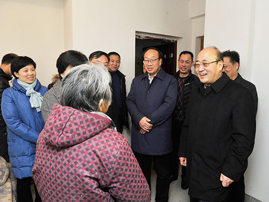 市人大常委会主任胡荃到上街区调研产业转型升级和脱贫攻坚工作