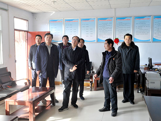 市人大常委会赴精神文明建设对口帮扶村调研慰问