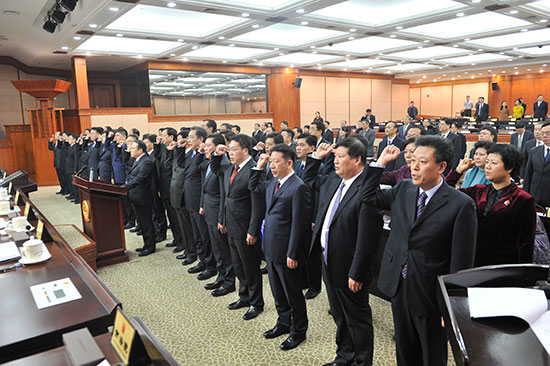市十五届人大常委会举行第四次会议