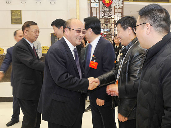 郑州市人大常委会领导看望慰问上会记者
