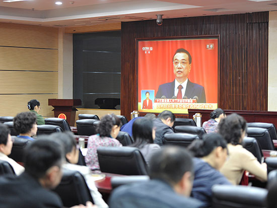 市人大常委会机关集中收看十三届全国人大二次会议开幕式