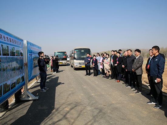 驻金水区市十五届人大代表异地视察巩义市国土绿化提速行动工作情况