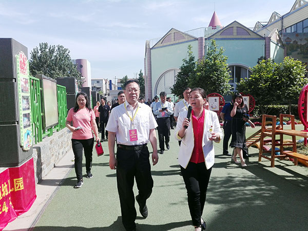 新郑市人大常委会视察校园安全工作