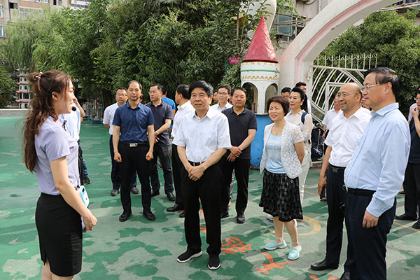 省人大常委会检查组到二七区检查传染病防治工作