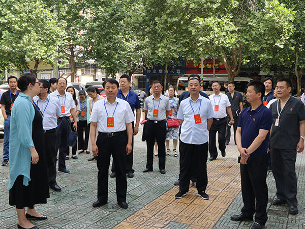 省市区三级人大代表视察二七区人民法院执行工作