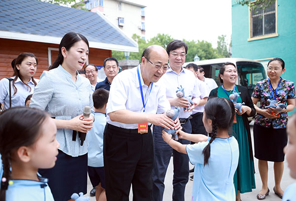 市人大常委会调研全市教育工作