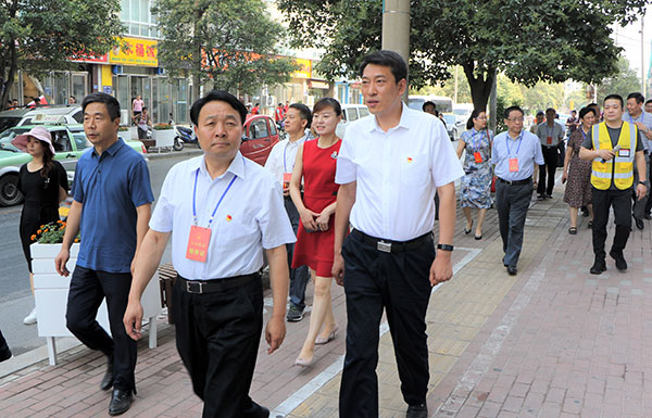 齐抓共管城市精细化全力打造优美新二七——郑州市二七区人大常委会组织市区两级人大代表视察城市精细化管理工作