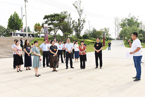 新密市人大常委会视察全市国民经济运行财政预决算执行与审计工作