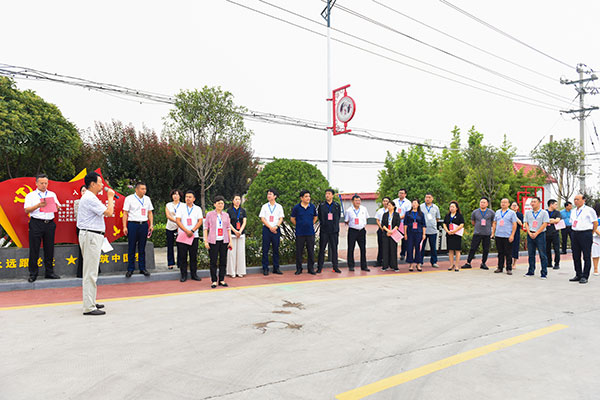 新密市人大常委会组织驻密郑州市人大代表开展“进乡村谋发展做贡献”活动