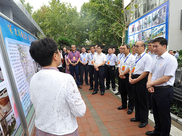 市人大常委会视察我市城市环境综合整治提升工作