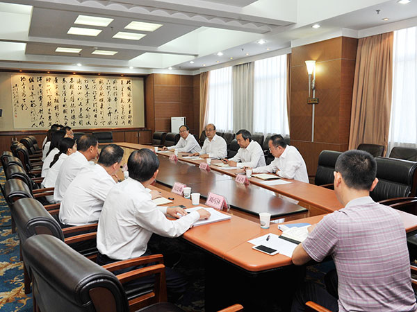 市人大常委会举行人大代表座谈会