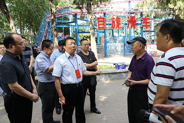 二七区人大常委会组织代表视察市场监督管理工作