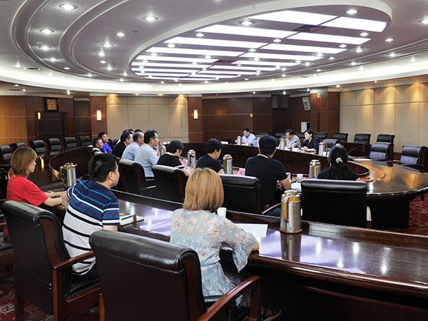市人大常委会召开优化营商环境座谈会
