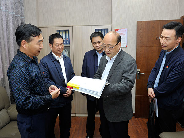 市人大常委会主任胡荃开展联系群众活动