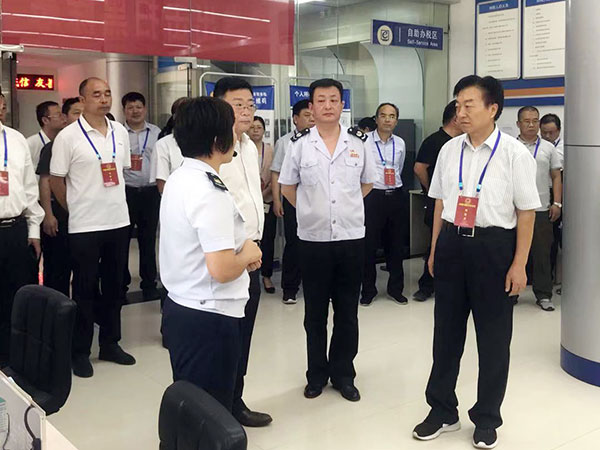 中牟县人大常委会视察税收征管工作