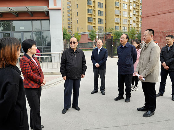市人大常委会主任胡荃到上街区调研脱贫攻坚工作