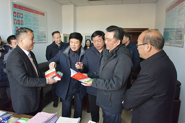 省人大常委会副主任王保存到登封代表联络站开展活动
