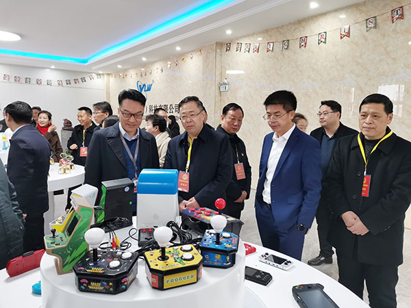 新郑市人大常委会组织三级人大代表视察政府重点工作