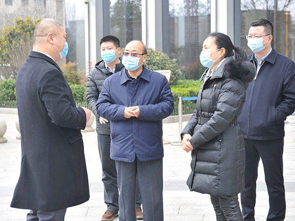市人大常委会主任胡荃调研人大代表推动复工复产工作情况