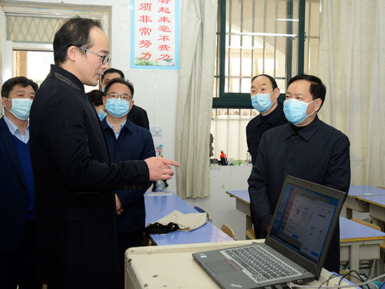 市人大常委会副主任王贵欣督导疫情防控工作情况