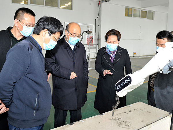 市人大常委会领导到高新区开展“三送一强”活动