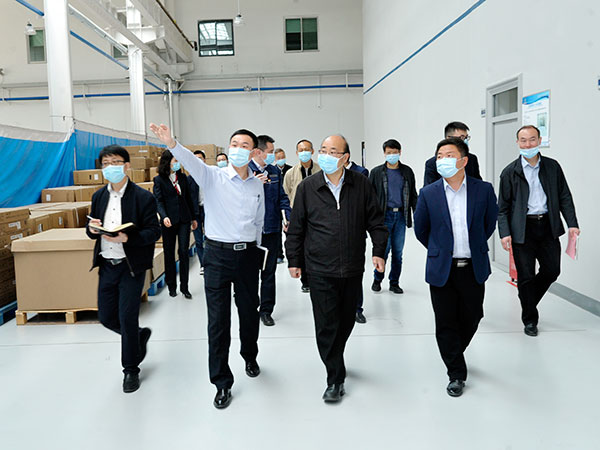 市人大常委会主任胡荃到高新区开展“三送一强”活动