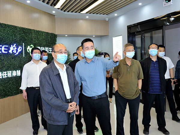 市人大常委会主任胡荃到高新区开展“三送一强”活动