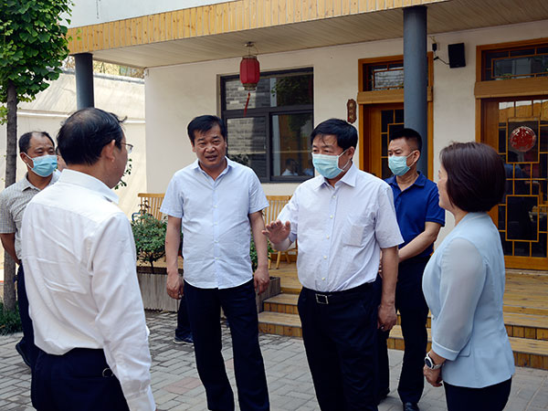 市人大常委会视察我市农产品质量安全和美丽乡村建设工作