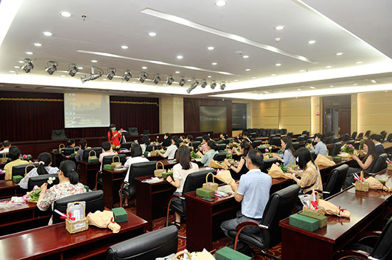 市人大常委会举办插花艺术培训活动