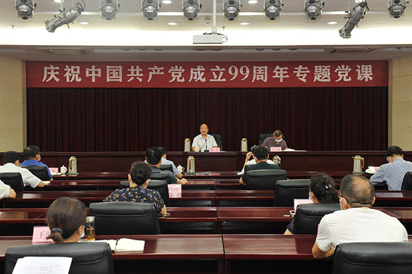 市人大常委会主任胡荃为市人大机关党员干部上党课