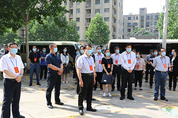 全员参与齐动手监督整改促提升——助力国家卫生城市复审二七人大在行动