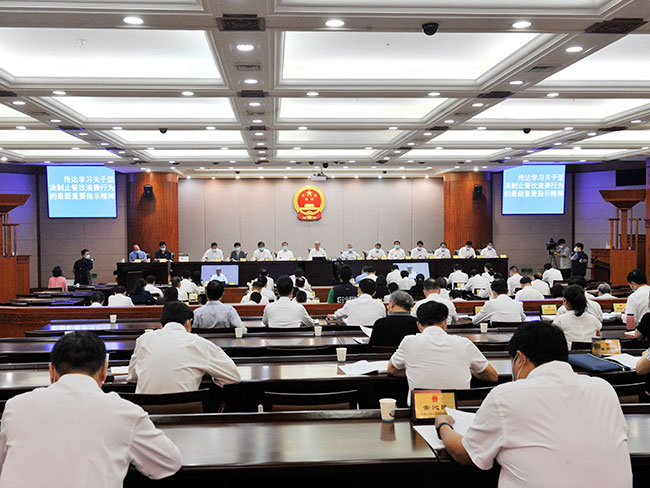 市十五届人大常委会第十八次会议举行第一次全体会议