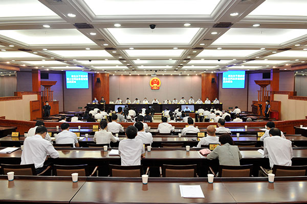 郑州市十五届人大常委会第十八次会议闭幕