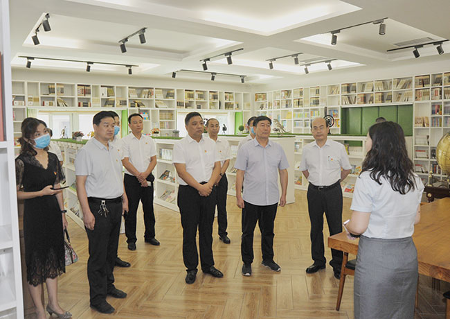 驻马店市驿城区人大常委会一行到金水学习考察人大工作