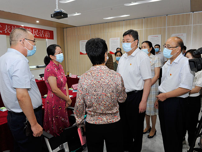 省市领导深入人大代表联络站开展联系群众活动