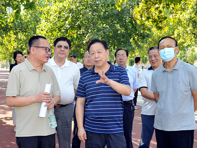 市人大常委会视察市司法局、市体育局办理代表建议、意见进展情况