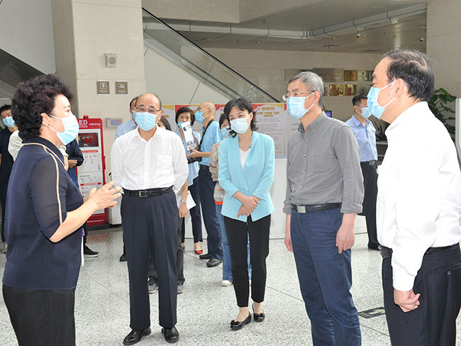 全国人大执法检查组来豫检查