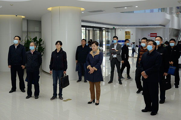 省人大常委会在郑立法调研