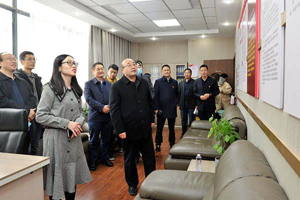 市人大常委会主任胡荃开展联系群众活动——建好管好用好代表联络站架起代表和群众沟通桥梁