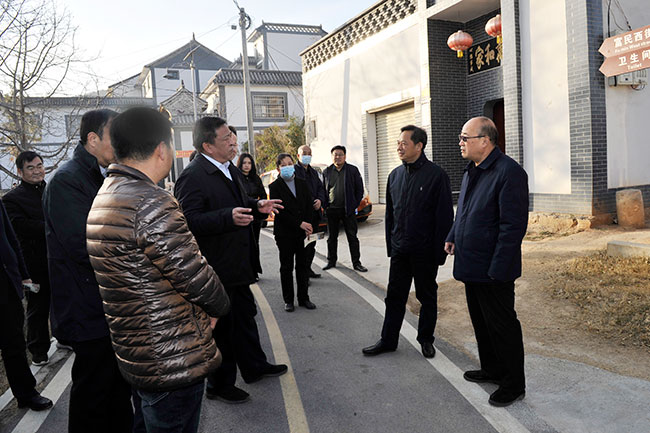 市人大常委会主任胡荃到登封调研美丽乡村建设工作