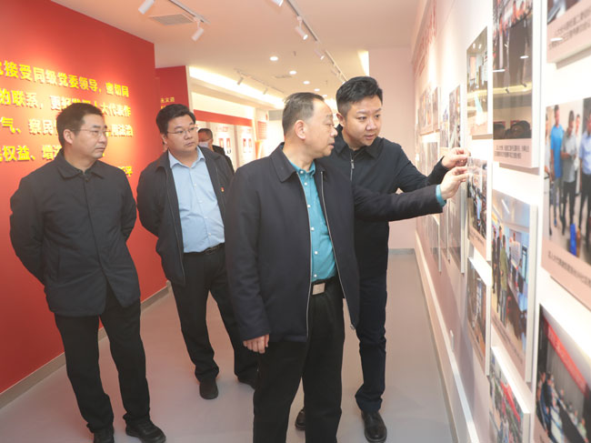 建出一流阵地实现高效履职——惠济区人大常委会领导为新建代表联络站授牌并组织观摩