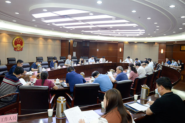 省人大常委会调研我市医疗保障制度改革情况