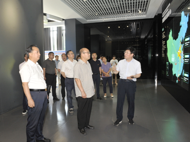 市人大常委会主任胡荃到“万人助万企”活动联系企业调研——对照问题清单逐项销号服务企业高质量发展