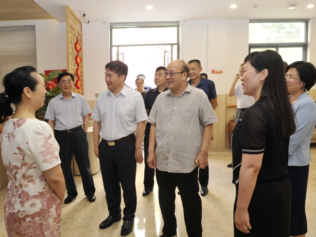 市人大常委会主任胡荃到管城区调研——坚持问计于民问需于民提升群众幸福感获得感
